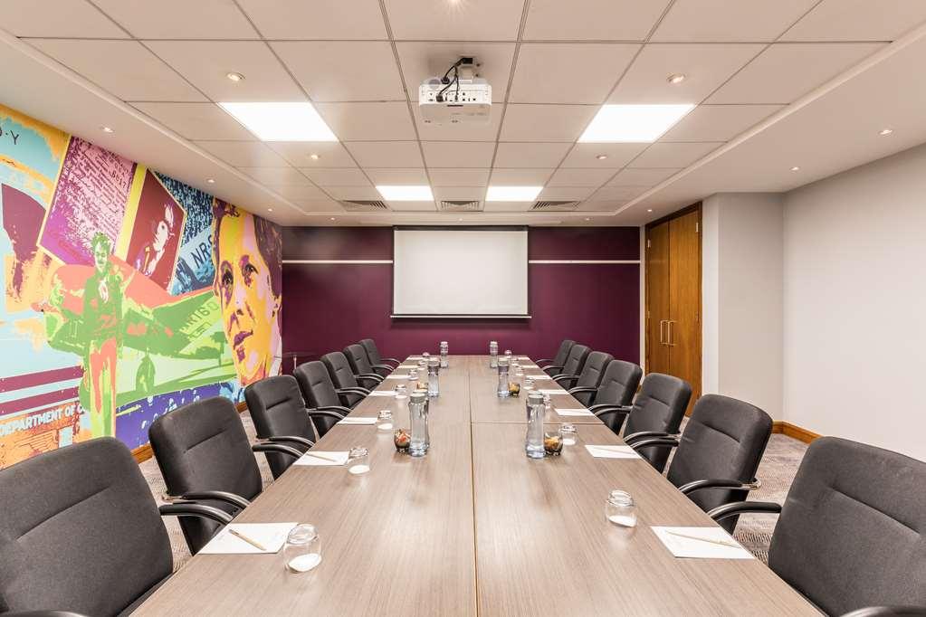 Radisson Red Hotel London Heathrow Facilidades foto