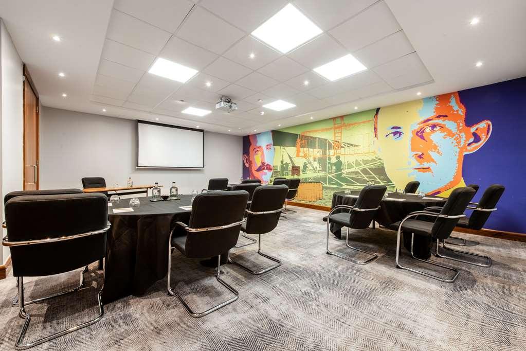 Radisson Red Hotel London Heathrow Facilidades foto